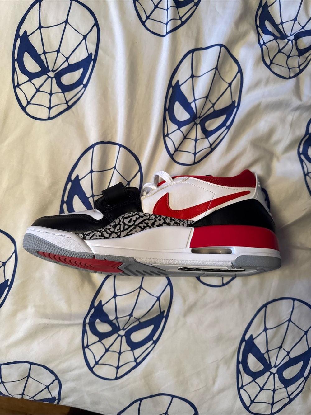 Air Jordan Legacy 312 Low Fire Red Mens Size 10 CD7069-160 New
Never worn - Picture 3 of 4